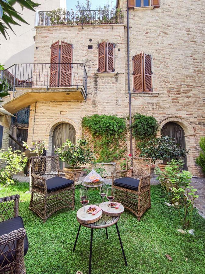 La Scarpetta Magica: Un Incantevole Soggiorno A 5 Stelle! Offida Exterior foto